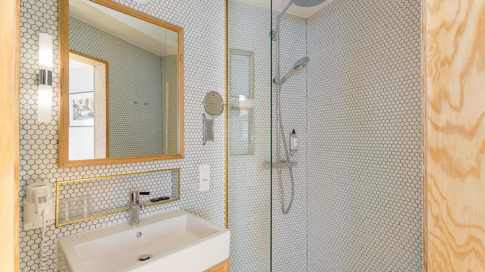 Hotel Montholon Paris