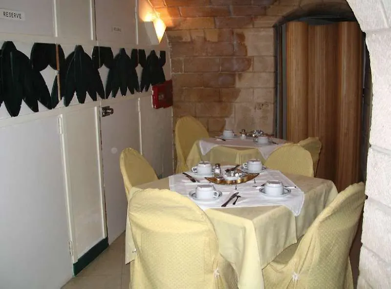 Hotel Montholon Paris 3*,